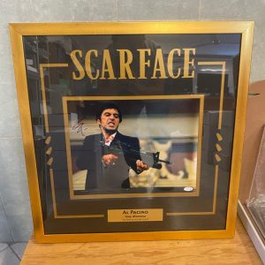 Ilustracion Enmarcada Autografiada Scarface con certificado PSA