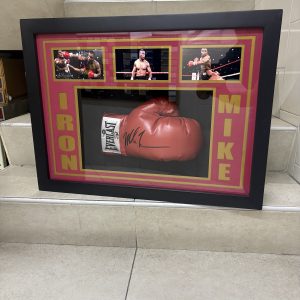 Enmarcado Guante De Box Tyson con certificado Beckett & Tyson