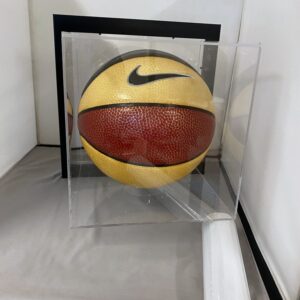 Vitrina con Marco para Balón de Basketball