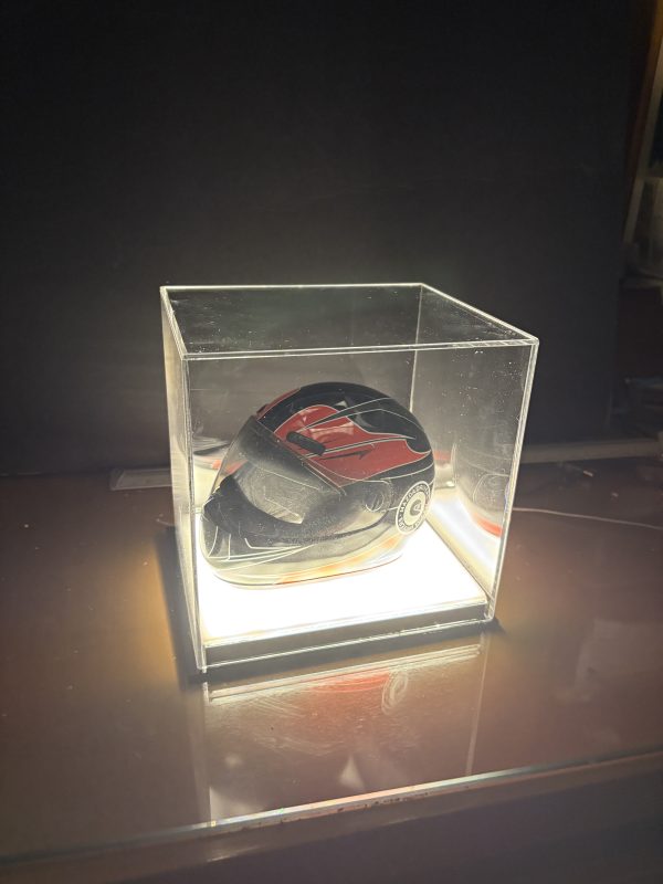 Vitrina Mini Casco Automovilismo/Americano con Luz LED en Base