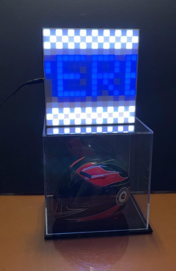 Vitrina Mini Casco Automovilismo/Americano con matriz LED
