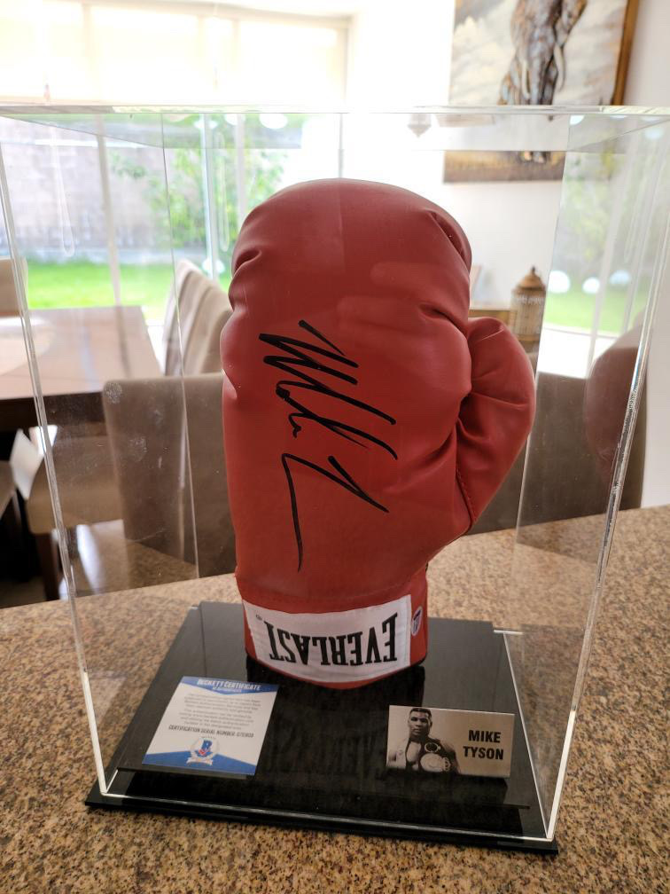 vitrina deportiva Guadalajara
vitrina casco futbol americano Guadalajara
vitrina balón fútbol acrílico