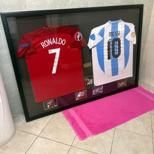 Crisitano Ronaldo y Lionel Messi Enmarcado con certificado Beckett
